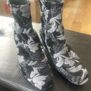 Elegant Black and Gray Women's Ankle Boots